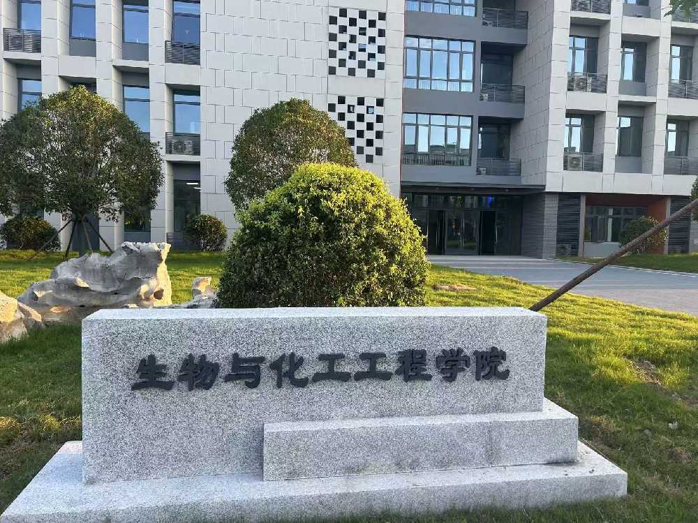 南江县扬州职业大学体育场高杆灯项目